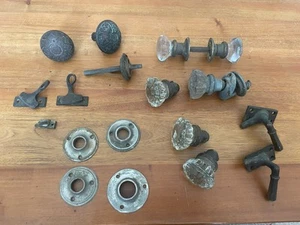 Vintage Lot 6 Paired Glass, 2 Patterned Brass Door Knobs, Window Hardware & More - Picture 1 of 8