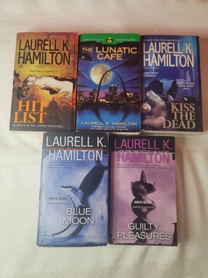 Set of 5 Laurell K. Hamilton, Anita Blake Vampire Hunter Book Paperback Foto 1 de 4