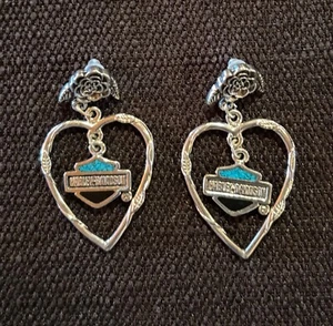 Vintage "Harley Davidson Motorcycles" Emaille Herz & Rose Ohrhänger - Bild 1 von 4