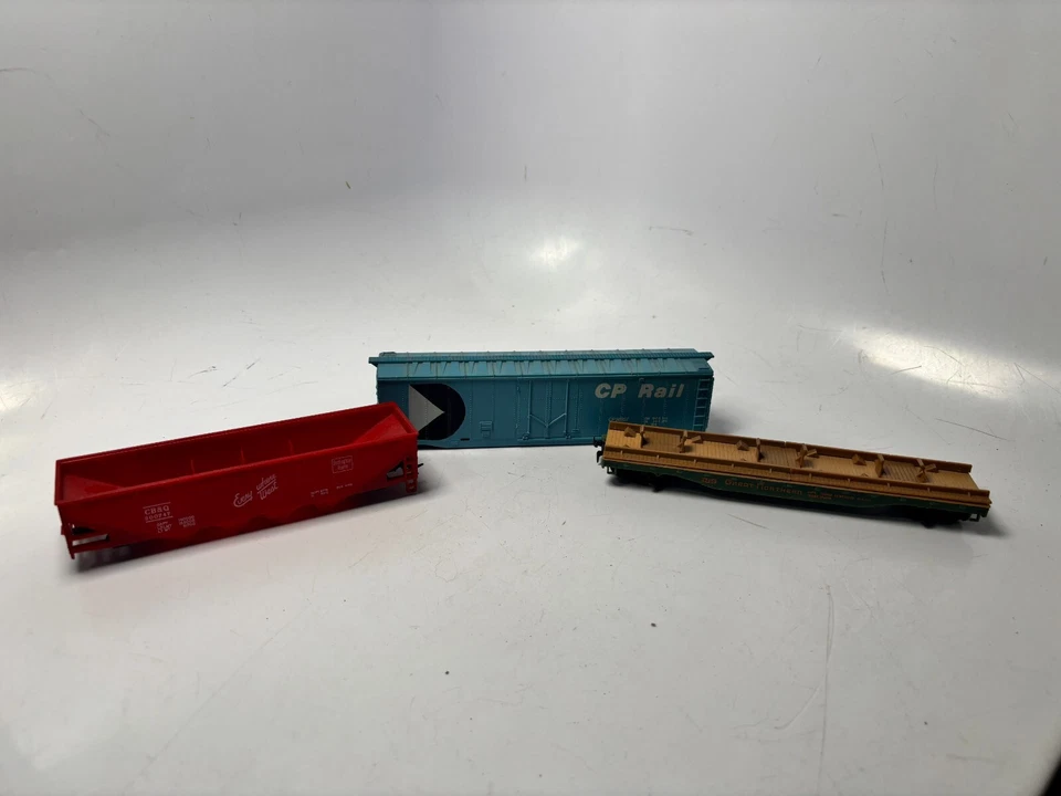 Lot 3 Tyco Mantua Northern HO Flat Car GN 42953, CP Rail 56767 Blue, CB&O 300747 - Image 1 of 4