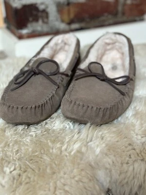 Chinelo masculino Ugg Olsen, camurça Dune, tamanho EUA 9 - Imagem 1 de 4