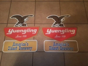 Par de letreros de cerveza Yuengling de cartón vintage - Imagen 1 de 5