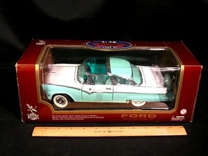 Road Legends Collection Ford Fairlane Crown Victoria 1955 Turquoise/White 1:18 - Picture 1 of 12