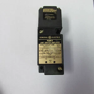 GE CR215DGF19B Limit switch Amplifier w/ CR215PEH1 Retroreflective Sensing Head - Picture 1 of 4