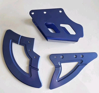OEM GYTR Yamaha WR250R Par Delantero Trasero Aleta de Tiburón Protector de Disco Guía de Cadena Azul  Foto 1 de 4