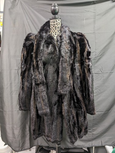 SAINT LAURENT (YSL) Cappotto pelliccia nero vintage Yves Saint Laurent con cintura taglia XL