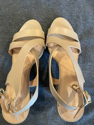 Rockport 3 1/4 pulgadas tacones de cuña Trutech Total Motion tiras moca talla 9,5 Foto 1 de 4