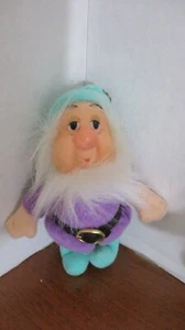 DISNEY~Biancaneve ORNAMENTO ADDORMENTATO con VENTOSA~5" Peluche pupazzo - Foto 1 di 3