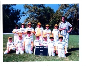 1976 BAD NEWS BEARS TEAM 8x10 PHOTO O'NEAL MATTHAU BEER BASEBALL MOVIE - Picture 1 of 1