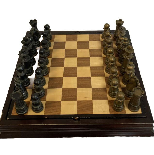 A set of 8in1 games board chess GR0424