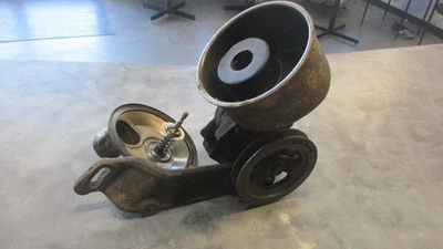 1963 FORD GALAXIE 352 390 POWER STEERING PUMP WITH BRACKET AND PULLEY EATON - Image 1 of 4