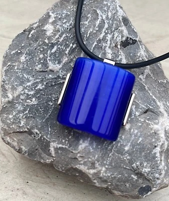 Halskette Modekette Kautschukkette, eckiger Anhänger, Glasstein, Glas blau, NEU - Bild 1 von 3