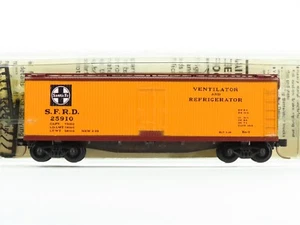 N Scale Micro-Trains MTL/Kadee 47050 SFRD Santa Fe 40' Reefer Car #25910 - Picture 1 of 8