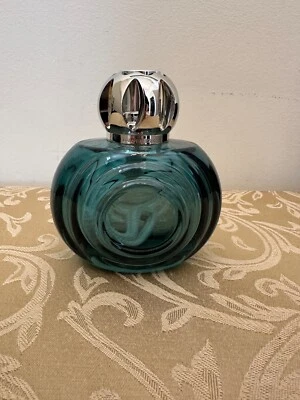 Lámpara de aceite de inmersión de vidrio verde Maison Berger / Lampe Berger.  Nuevo en caja. Foto 1 de 4