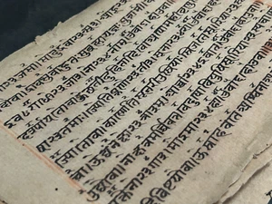 Antiguo libro de manuscritos religiosos sánscritos hindúes escritos a mano 9 páginas papel - Imagen 1 de 12