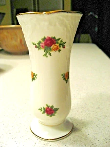 Vintage Royal Albert Old Country Roses 1962 Vase Raised Design about 5.5"T - Picture 1 of 5