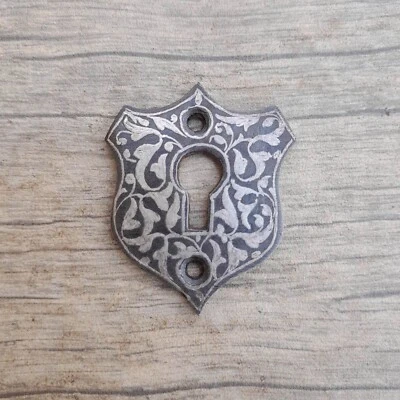 Vintage Iron shield shape silvers damascened Drawer Dresser ESCUTCHEON Key hole Foto 1 de 4
