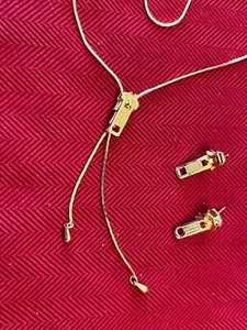 Vintage Goldton verstellbare Lariat Halskette & Ohrringe mit Reißverschluss Thema  - Bild 1 von 4