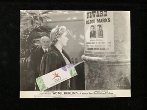 1945 "Hotel Berlin" Andrea King & Helmut Dantine Black & White Movie Photo Still - Picture 1 of 2