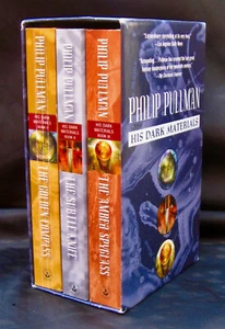 Philip Pullman Trilogy - HIS DARK MATERIALS Complete - 3 Novels Boxed Set - Fine - Imagen 1 de 5