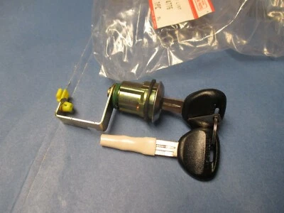 PAQUETE DE BLOQUEO DE PUERTA TRASERA N.O.S.DODGE COLT AND EAGLE SUMMIT MLDS PRINCIPIOS A MEDIADOS DE LOS 90 M Foto 1 de 4