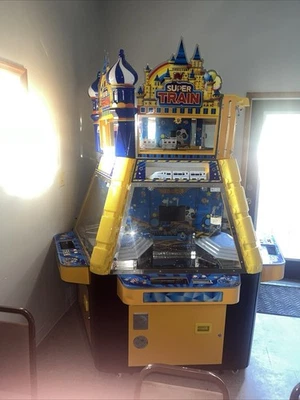 2 unidades empujadoras de monedas Dream Castle y súper tren junto con fichas Foto 1 de 3