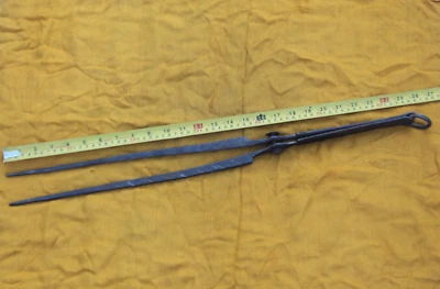 Pinzas antiguas antiguas de hierro de tamaño largo grabadas a mano / Pinza Chimta Foto 1 de 4