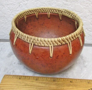 Vintage Woven Rattan Rim Stone Red Clay Pottery Decorative Bowl 3 x 4 inch - Picture 1 of 4