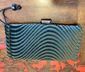 The Magic Tailor by KRIKOR Velvet Padded Pouch - Protection for Glass Pipes 9" - Picture 1 of 3