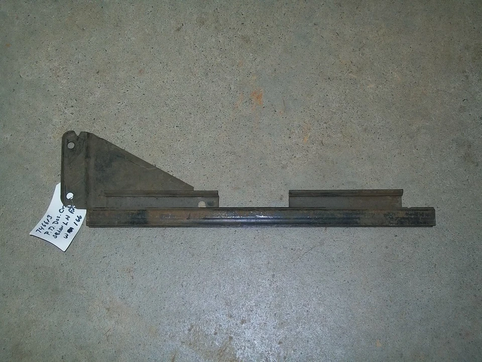 1937 Plymouth Dodge DeSoto Chrysler 4 Dr Sedan Left Frt PORTA VIDRO CANAL INFERIOR - Imagem 1 de 1