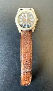 Wenger SAK Design 0605 Quarz Datum Swiss Made Herren Armbanduhr BRAUCHT TLC BATTERIE - Bild 1 von 5