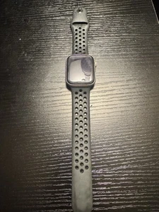 Apple Watch Se - Photo 1 sur 4