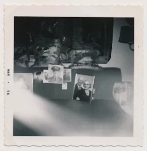FAMILY PORTRAIT PICTURES SOFA DISPLAY Ghostly LIGHT RAY vtg 50's ABSTRACT photo - Picture 1 of 1