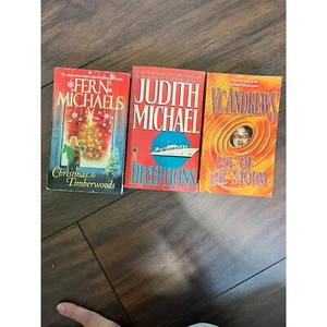 Book Lot Set of 3 Fern Michaels, Judith Michael, VC Andrews - Imagen 1 de 7