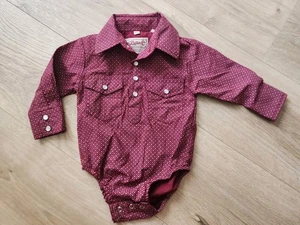 Camisa Rafter C Bebé Una Pieza Granate Niño Perla A Presión TALLA 3 Meses Western Rodeo  - Imagen 1 de 3