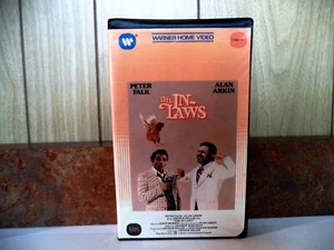 THE IN-LAWS (VHS 1980) Peter Falk, Alan Arkin, Richard Libertini, Ed Begley Jr. - Picture 1 of 6