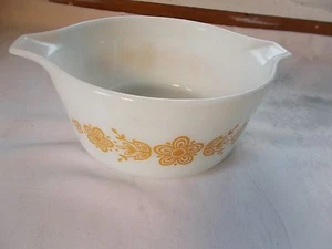 Pyrex White Gold Cinderella Nesting Bowl 1 1/2 Qt. Daisy Butterfly #474 - Picture 1 of 3