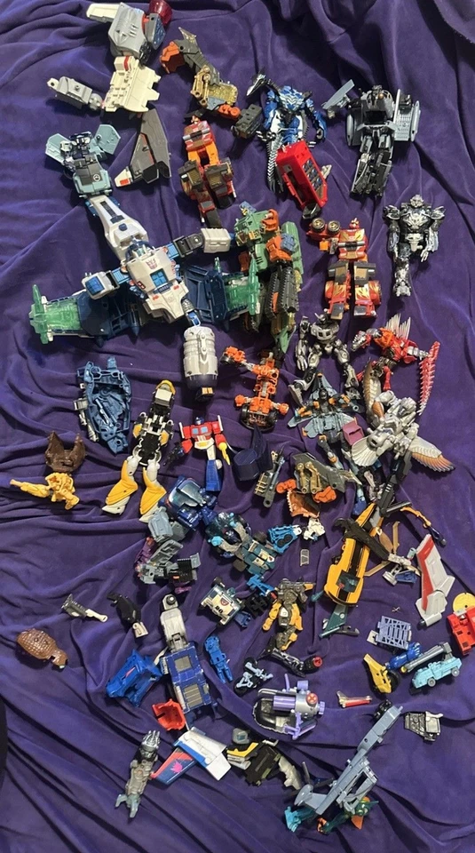 Transformers Huge Mixed lot 30+ Figures Vintage & Modern Incomplete + Parts - Image 1 of 4