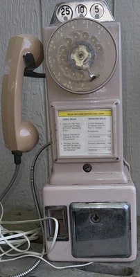 Teléfono de pago vintage rosa de 3 ranuras con puerta y llave cromadas sin probar Foto 1 de 4