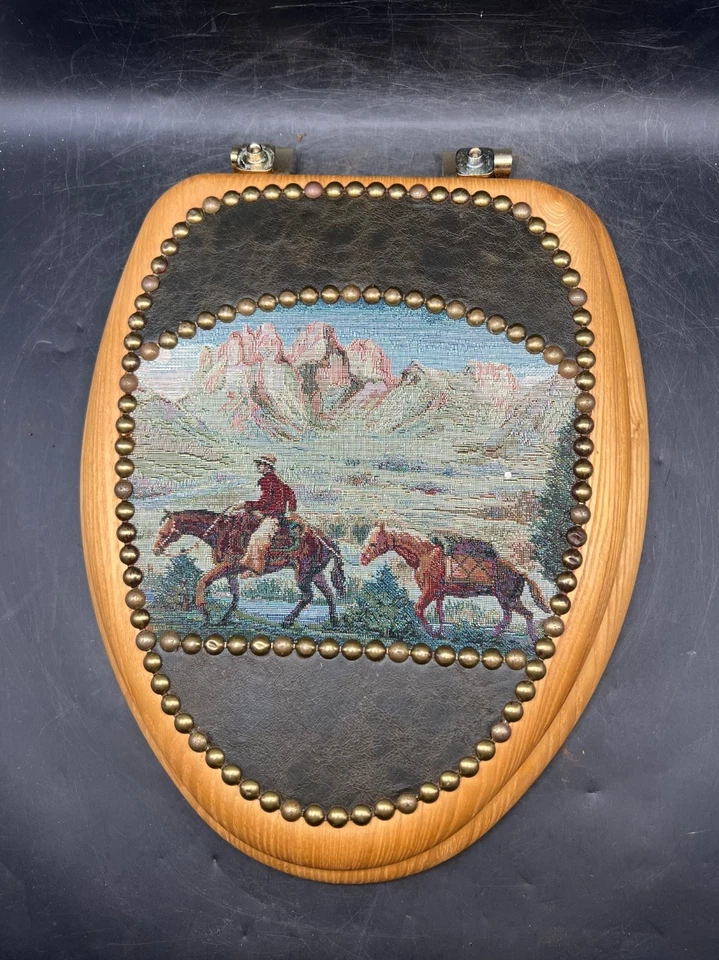 Tapa de asiento de inodoro vintage Mayfair Western cuero vaquero sendero tapiz roble Foto 1 de 4