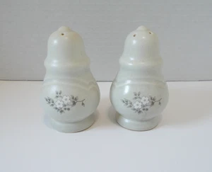 VTG Pfaltzgraff Heirloom Stoneware Salt & Pepper Shaker Set - Picture 1 of 10