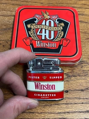 Encendedor de cigarrillos Winston 40 aniversario vintage 1954-1994 estuche de hojalata Foto 1 de 4