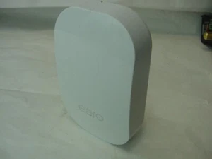 EERO D010001 TRI BAND MESH WIFI ROUTER - Picture 1 of 3