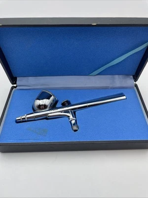 Iwata Medea HP-C Dual Action/Large Gravity Feed Cup - Image 1 of 4