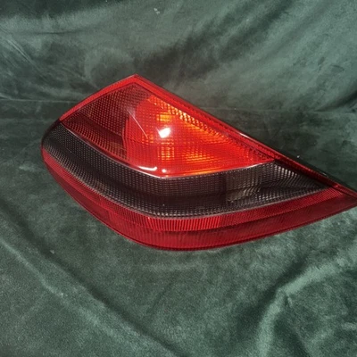 03-12 Conjunto de lámpara de luz trasera lateral izquierda Mercedes R230 SL550 SL63 AMG REPUESTOS OEM Foto 1 de 4