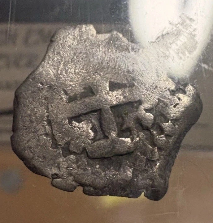 1/2 Reale Spanish Silver Shipwreck Coin Philip v Pirate Treasure Amazing Detail - Image 1 of 3