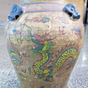 Jarrón Vietnamita Antiguo Annamese Fondo Amarillo Esmaltado/Levantado Motivos Dragón - Imagen 1 de 10