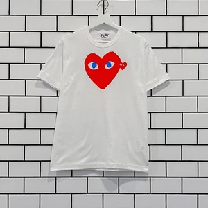 COMME DES GARCONS CDG PLAY ROTES HERZ MIT BLAUEN AUGEN T-SHIRT AZ-T086-051-1 - Bild 1 von 1