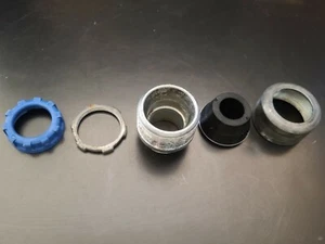 Crouse-Hinds 1-1/4" Straight Male Liquidtite Sealtite Cord Bushing Hub Fitting - Picture 1 of 4