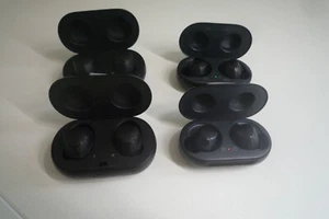 Job lot 2x Samsung Gear IconX Earbud And 2x Galaxy Buds Headphones - Black - Afbeelding 1 van 9